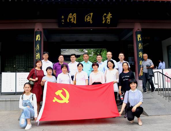 说明: C:\Users\Administrator\Desktop\党建合影(2).jpg